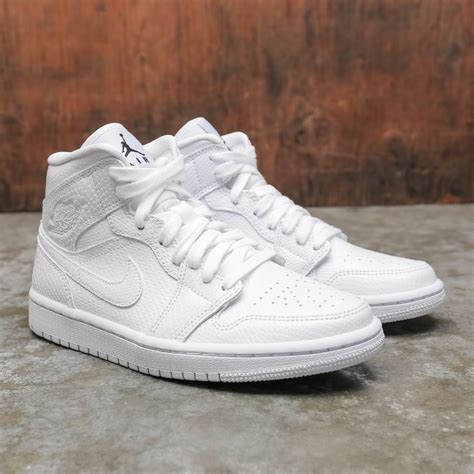 white jordan 1 mid women